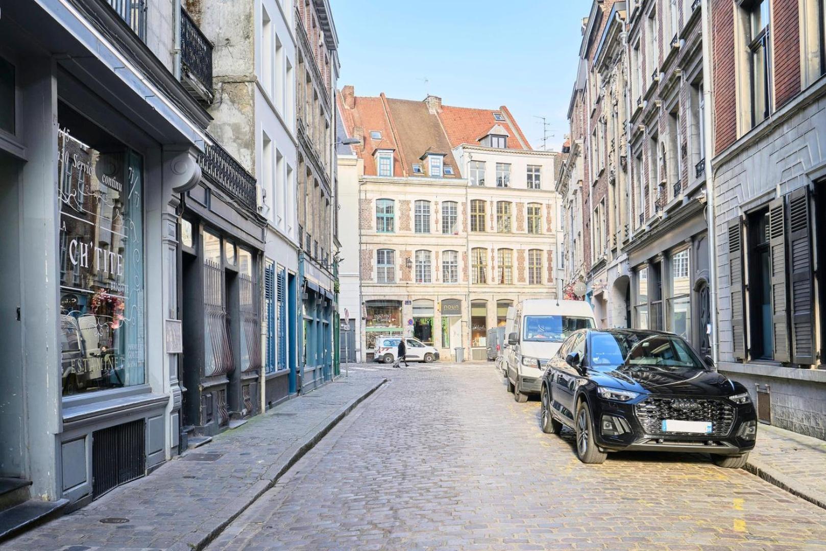 Apartment With Parking In The Heart Of Old Rijsel Buitenkant foto